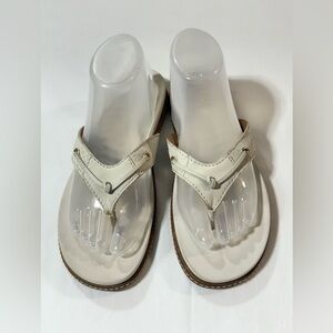 SPERRY Women's Ivory leather PLUSHWAVE thong Sandals size 8